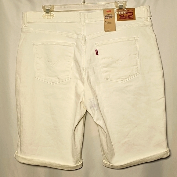 NWT Levi's Womens Classic Bermuda Shorts Mid Rise 5-pocket White Denim 14 - Picture 2 of 6
